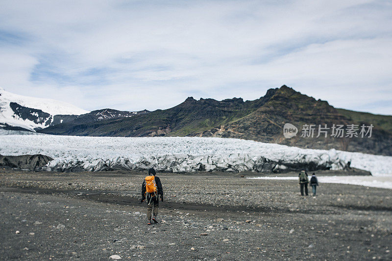 家庭探索的荒野地区和偏远的地方在冰岛，Fjallsjökull, Asturland，冰岛，欧洲